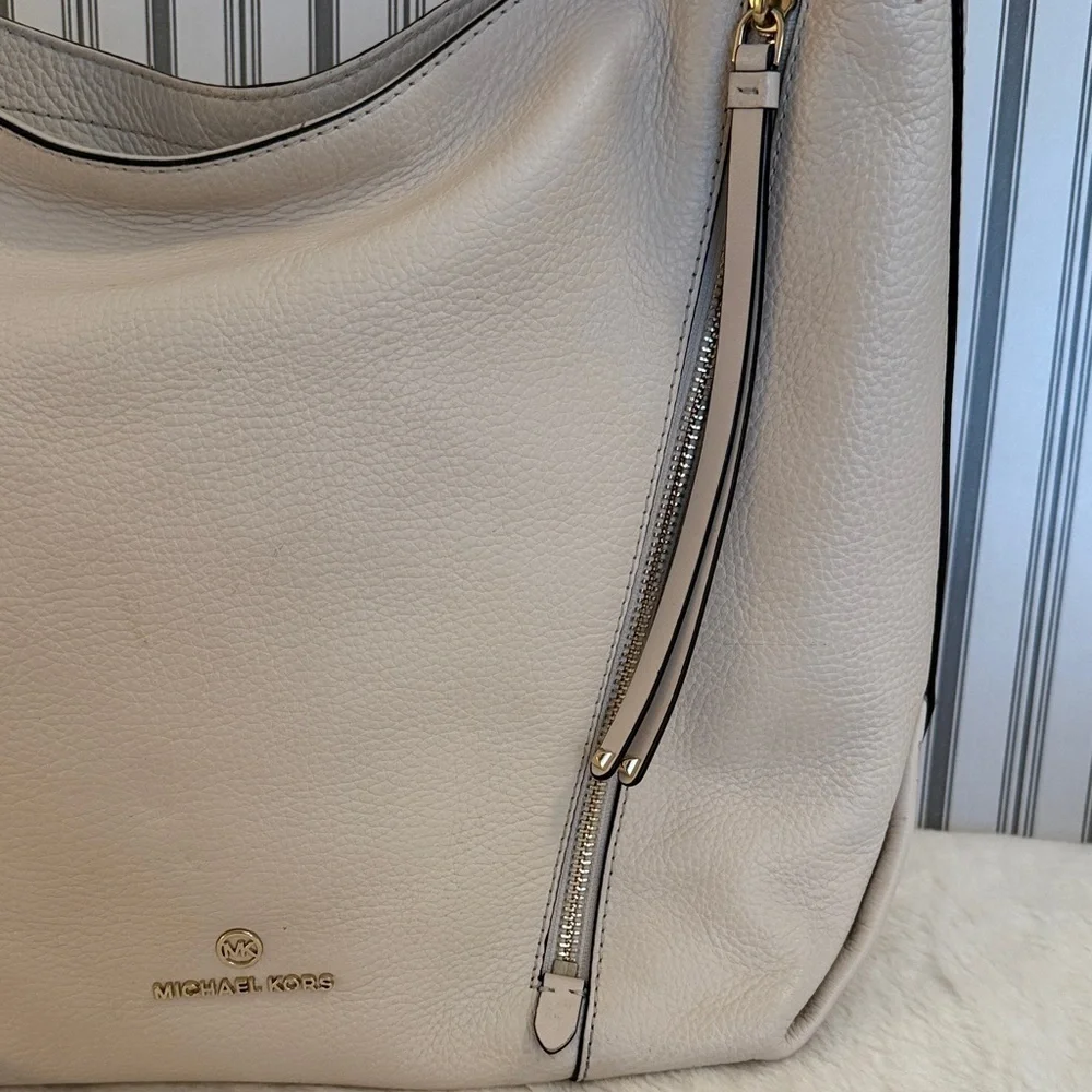 Michael Kors Brooklyn Cream Hobo Bag with Gold Accents w/Flaw*